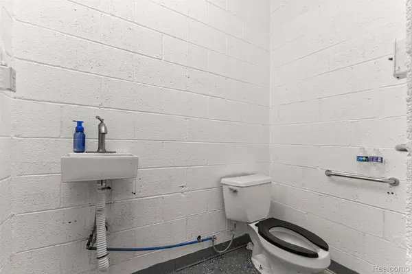 12950 Lyndon ST, Detroit, MI 48227