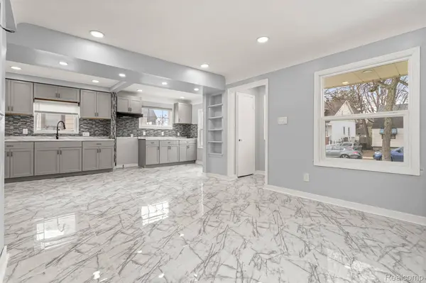 7634 Warwick ST, Detroit, MI 48228