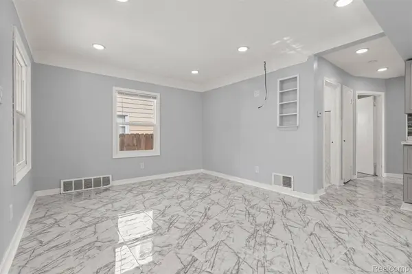 7634 Warwick ST, Detroit, MI 48228