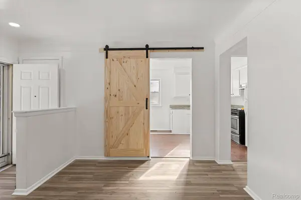 5949 N Lafayette ST, Dearborn Heights, MI 48127