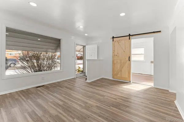 5949 N Lafayette ST, Dearborn Heights, MI 48127