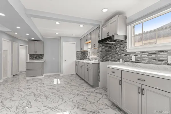 7634 Warwick ST, Detroit, MI 48228