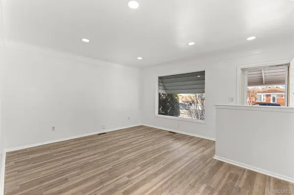 5949 N Lafayette ST, Dearborn Heights, MI 48127