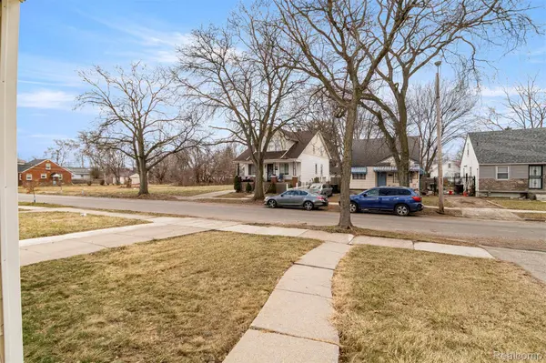 7634 Warwick ST, Detroit, MI 48228