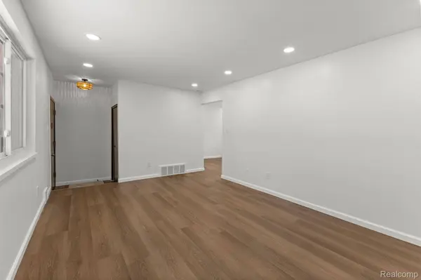 15345 Bainbridge ST, Livonia, MI 48154