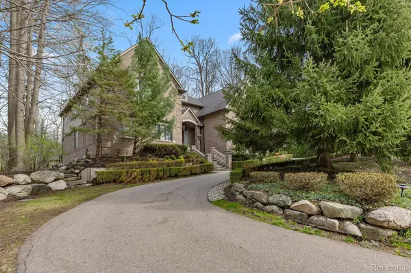 21480 LUJON CT, Northville, MI 48167