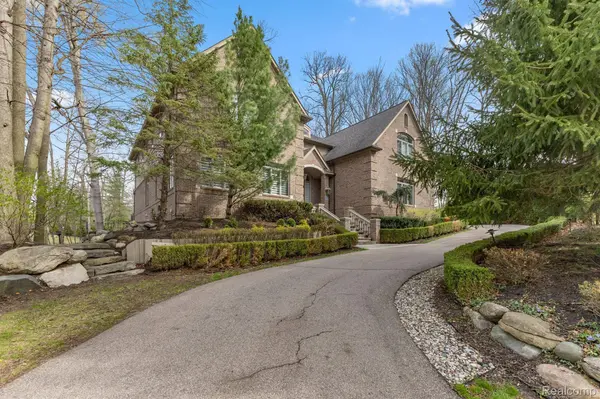 21480 LUJON CT, Northville, MI 48167