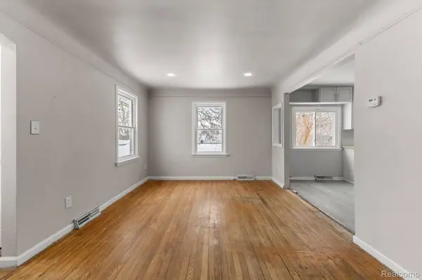 28643 Beechwood ST, Garden City, MI 48135