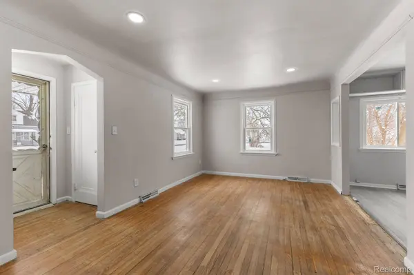 28643 Beechwood ST, Garden City, MI 48135