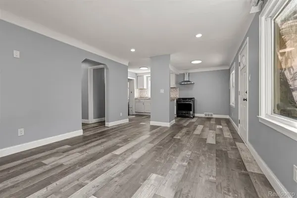 5708 Warwick ST, Detroit, MI 48228