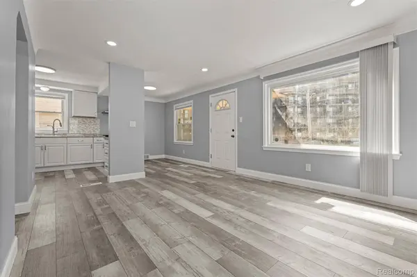 5708 Warwick ST, Detroit, MI 48228