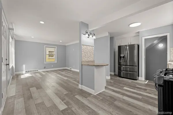 5708 Warwick ST, Detroit, MI 48228