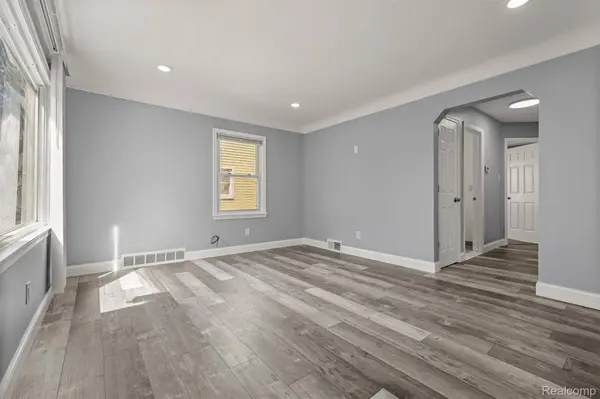 5708 Warwick ST, Detroit, MI 48228