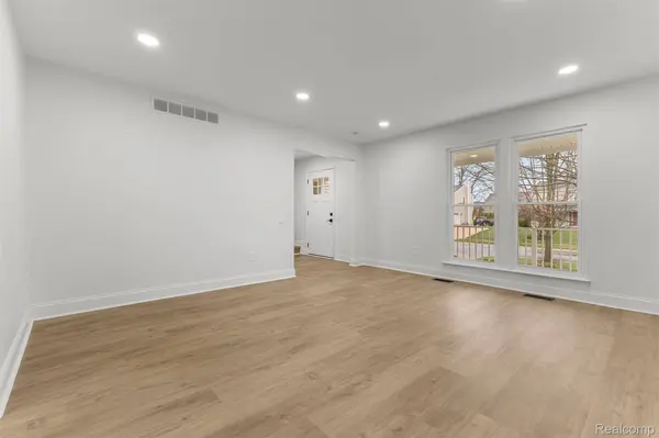 24869 Christina LN, Novi, MI 48375