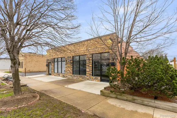 25033 W Warren ST, Dearborn Heights, MI 48127