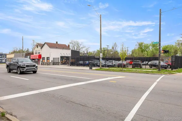 19420 W Warren AVE, Detroitcity_wayne, MI 48228