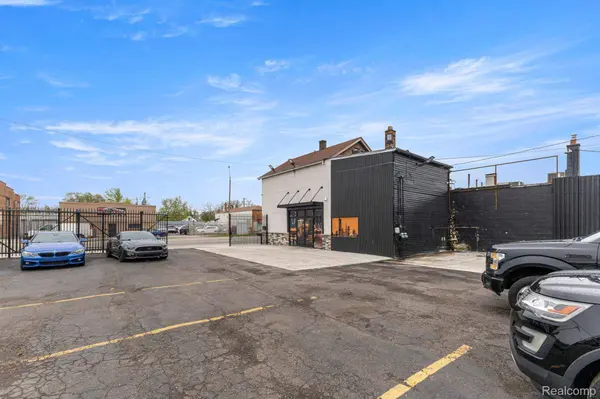 19420 W Warren AVE, Detroitcity_wayne, MI 48228