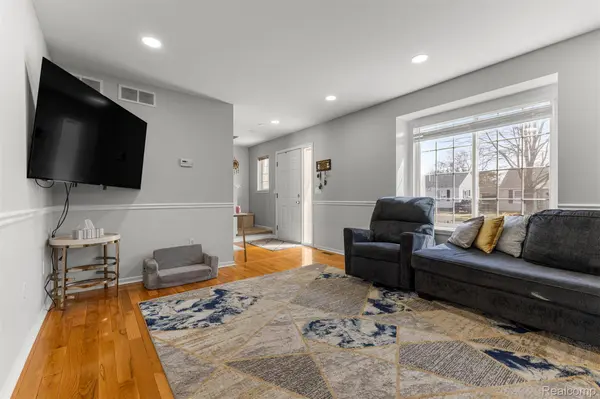 28810 Birchlawn ST, Garden City, MI 48135
