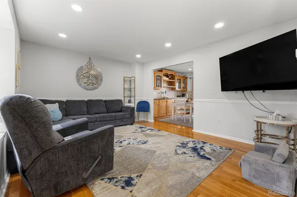 28810 Birchlawn ST, Garden City, MI 48135