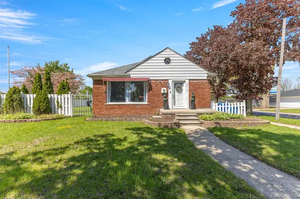 8315 Dale ST, Dearborn Heights, MI 48127