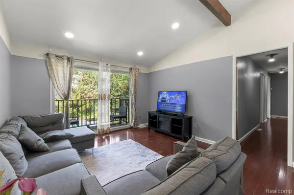 2738 Berry DR, Bloomfield Hills, MI 48304