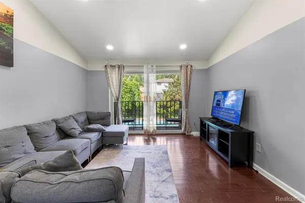 2738 Berry DR, Bloomfield Hills, MI 48304