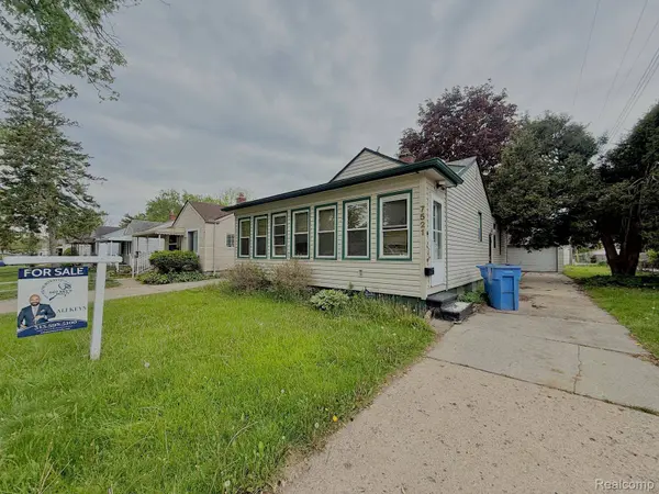 7521 N Silvery LN, Dearborn Heights, MI 48127