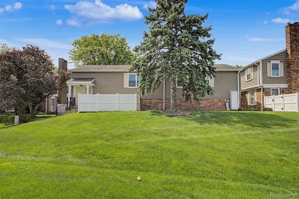 20872 E Glen Haven CIR #30, Northville, MI 48167