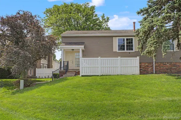 20872 E Glen Haven CIR #30, Northville, MI 48167