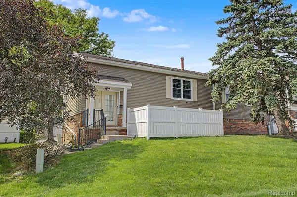 20872 E Glen Haven CIR #30, Northville, MI 48167