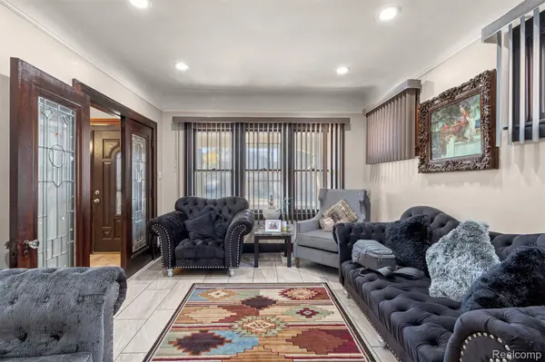 7658 Appoline ST, Dearborn, MI 48126