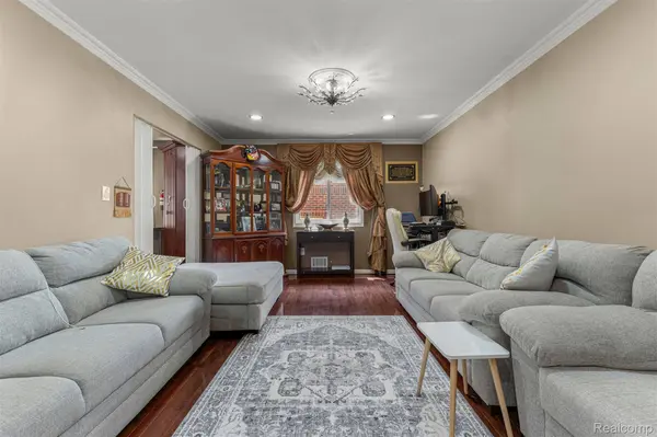 7644 Steadman ST, Dearborn, MI 48126