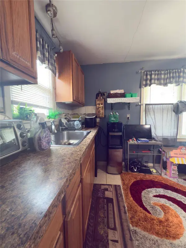148 Rosemary ST, Dearborn Heights, MI 48127