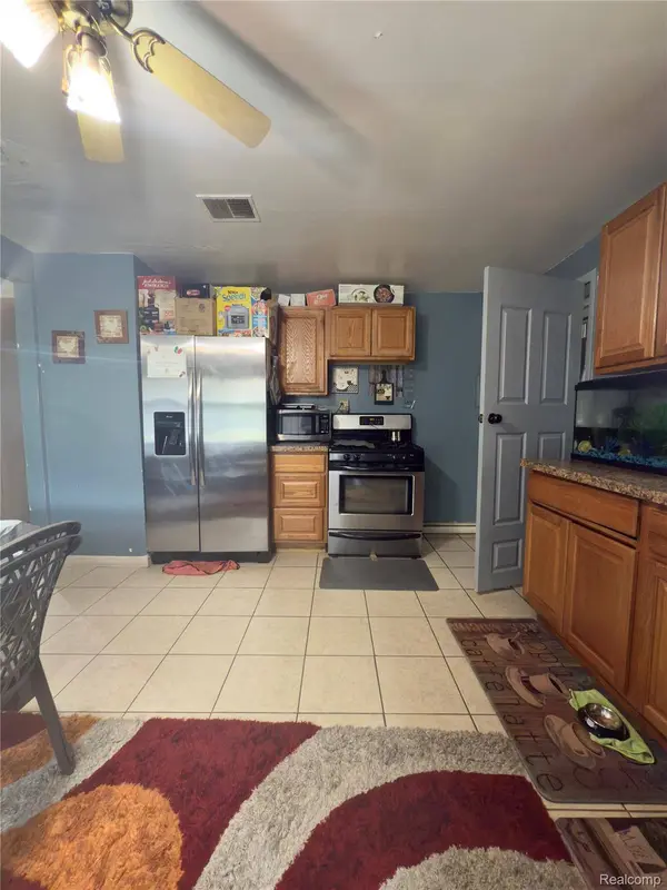148 Rosemary ST, Dearborn Heights, MI 48127