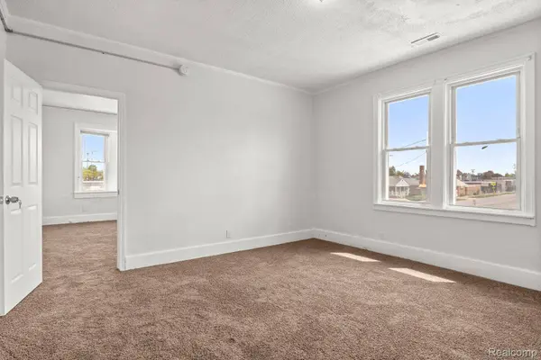 6203 Chase RD, Dearborn, MI 48126