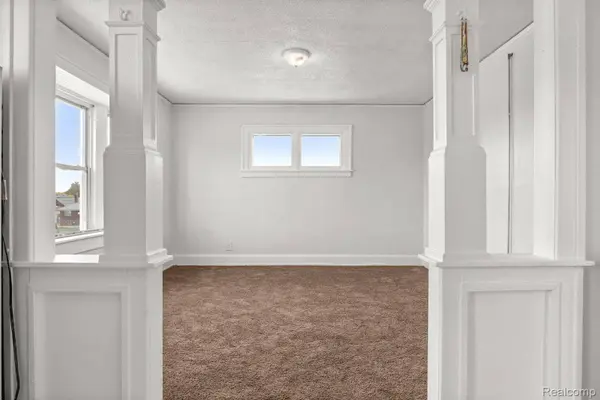 6203 Chase RD, Dearborn, MI 48126