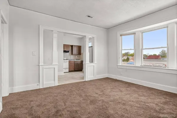 6203 Chase RD, Dearborn, MI 48126