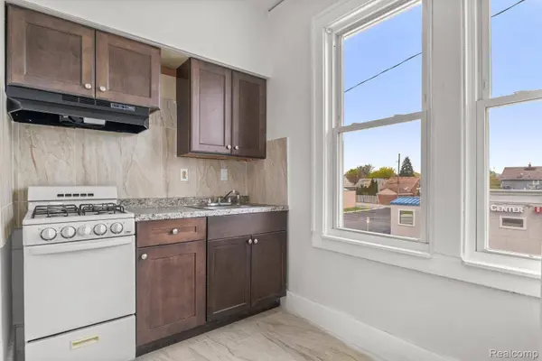 6203 Chase RD, Dearborn, MI 48126