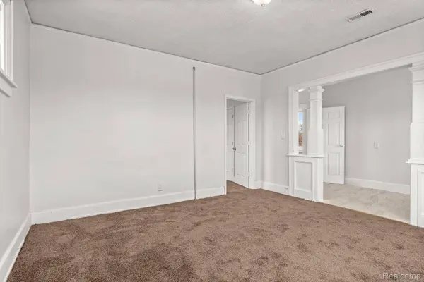 6203 Chase RD, Dearborn, MI 48126
