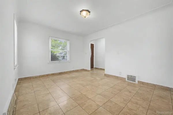 4645 Rosalie ST, Dearborn, MI 48126