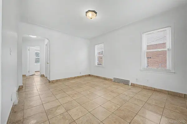 4645 Rosalie ST, Dearborn, MI 48126