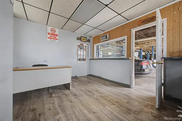7400 Greenfield RD, Dearborn, MI 48126