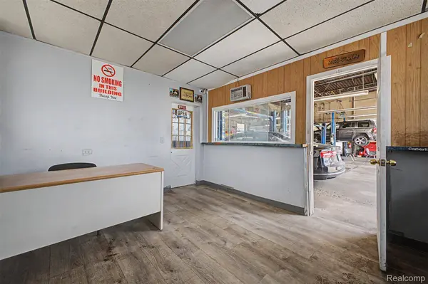 7400 Greenfield RD, Dearborn, MI 48126