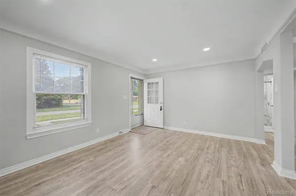 31980 Alvin ST, Garden City, MI 48135