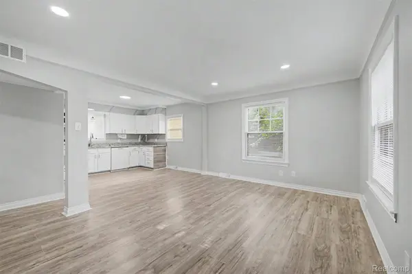 31980 Alvin ST, Garden City, MI 48135