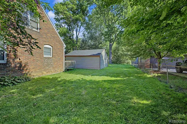31980 Alvin ST, Garden City, MI 48135