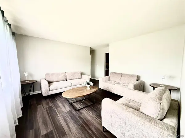 30658 Palmer RD, Westland, MI 48186