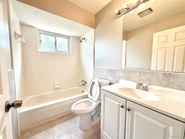 30658 Palmer RD, Westland, MI 48186