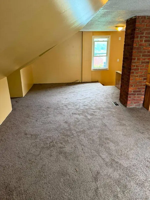 7323 Mettetal ST, Detroit, MI 48228