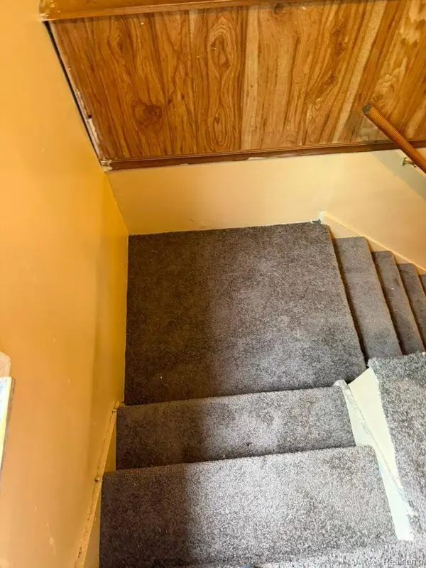 7323 Mettetal ST, Detroit, MI 48228